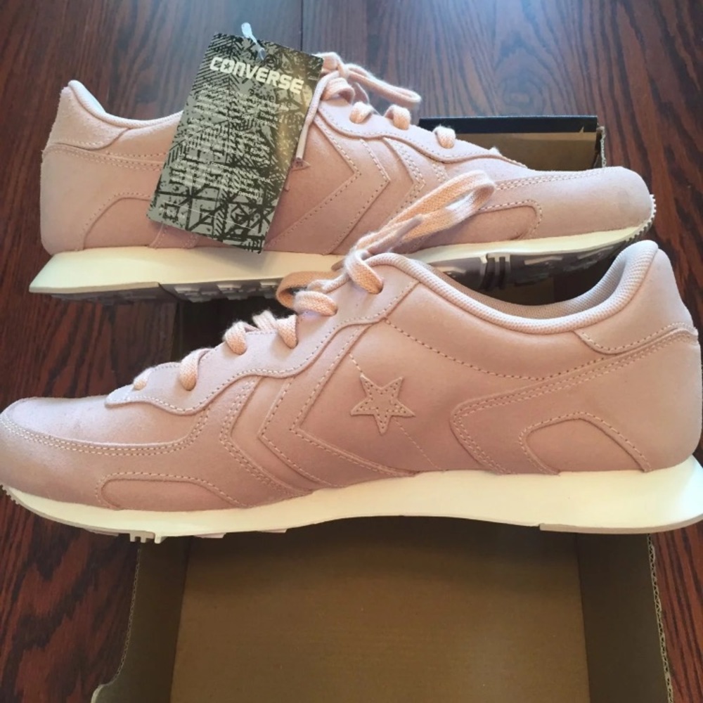 NIB Converse Retro Sneakers, light pink suede, 9